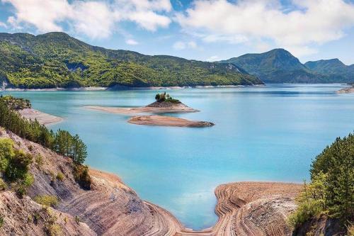 an island in the middle of a large body of water at La marMotte perchée in Gap