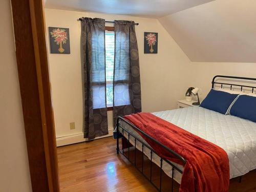 Three Bedroom Home! Large Backyard! – Photos 3