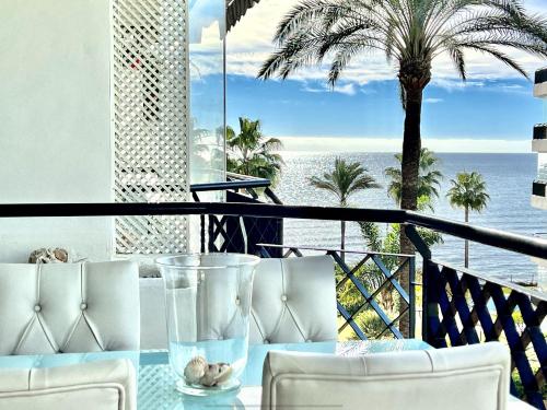 MI CAPRICHO BEACHFRONT- 3-7 Apartment with sea views