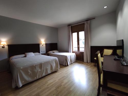 Postel nebo postele na pokoji v ubytování Snö Hotel Bielsa