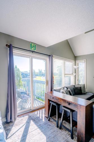a living room with a table and a balcony at Hillside BLUE MTN Family Loft @ North Creek Resort in Blue Mountains