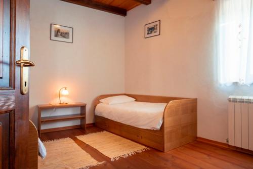 Ένα ή περισσότερα κρεβάτια σε δωμάτιο στο Tourist Farm Škerlj