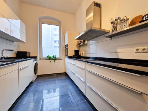 Kuchyň nebo kuchyňský kout v ubytování EUPHORAS - Hochwertiges Apartment in zentraler Lage