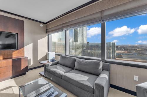 Vdara Studio Suite 011 Pool View FREE VALET Parking Image