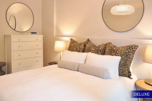 Postel nebo postele na pokoji v ubytování Mediterranean Barcelona Apartments