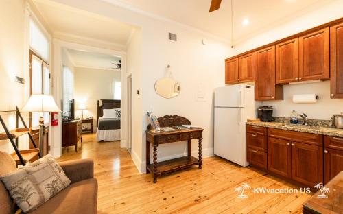 Dapur atau dapur kecil di The Island Suite at KW Vacation