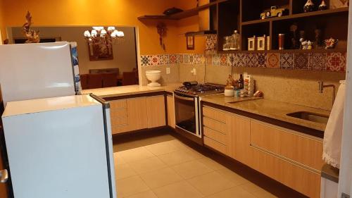 Dapur atau dapur kecil di Ampla Casa de Veraneio