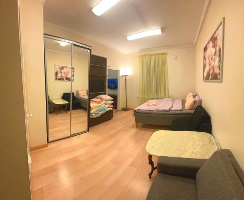 ein Wohnzimmer mit 2 Betten und einem Sofa in der Unterkunft Center of Helsinki with jacuzzi in Helsinki