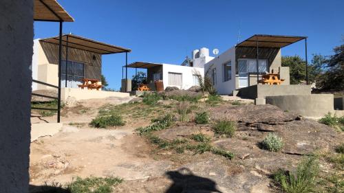 El edificio en el que está el chalet de montaña