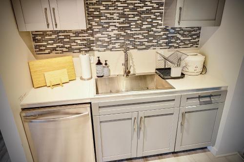 a kitchen counter with a sink and a dishwasher at Private Heated Pool Oasis Pet-Friendly Retreat Short or long Stays Sleeps 2-8 Ppl in Pompano Beach
