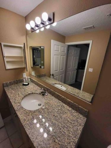 All furnished condo -than 10 min from major Parks! – Photos 2