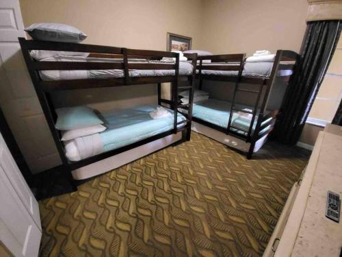 All furnished condo -than 10 min from major Parks! – Photos 5