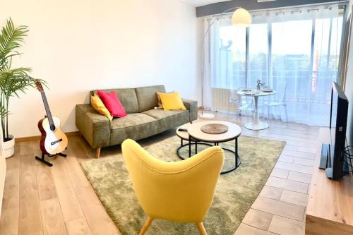 Lumineux et cosy, avec parking, 2 mn gare, 2mn Muse, 5mn centre