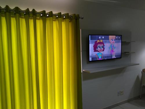 TV a/nebo společenská místnost v ubytování AP do LAGO, com Churrasqueira privativa , cozinha , internet no ap, rampa barco e jet, pesqueiro - B101