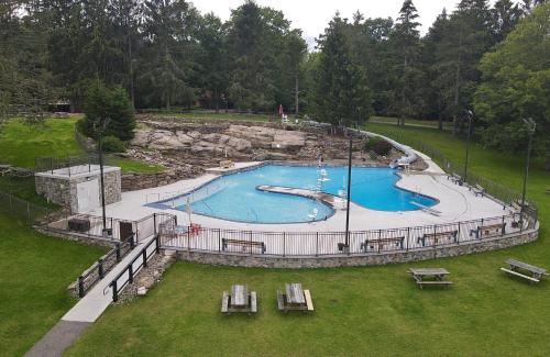 an overhead view of a swimming pool in a park at Indoor Pool, Firepit, Self Check-in, BBQ, FREE Amenities, KING Bed, Full Kitchen in Lake Ariel