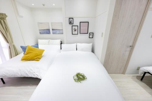 LUANAHOTEL IN YOTSUYAにあるベッド