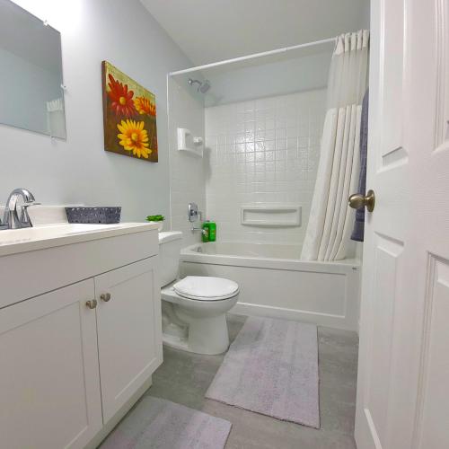 New Exec 2BR Suite Close to Shops – Photos 5