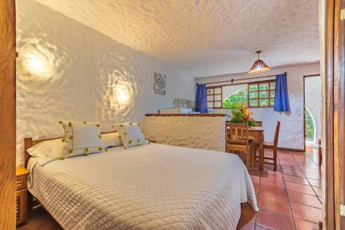 Ola Bonita BeachFront Apart Hotelにあるベッド