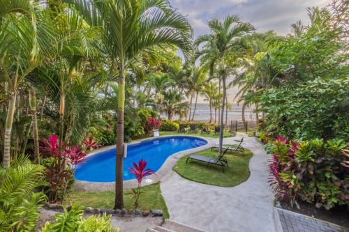 Ola Bonita BeachFront Apart Hotelの敷地内または近くにあるプール