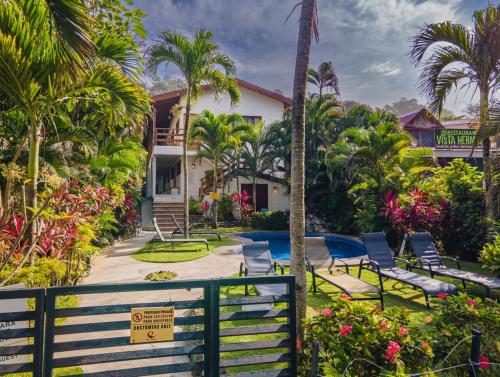 Ola Bonita BeachFront Apart Hotelにある庭