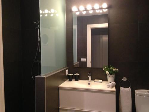 a bathroom with a sink and a mirror at Casa Rural Balerdi in Azcárate