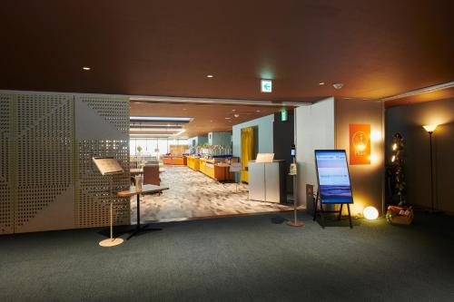 a lobby of a building with a large room at L stay＆grow晴海 in Tokyo