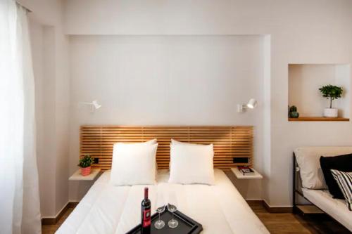 A bed or beds in a room at Downtown Syntagma apartment 1