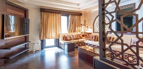 Luxurious 1 Bedroom Apartment – Photos 3