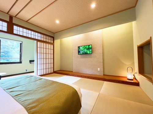 Postel nebo postele na pokoji v ubytování OWL RESORT ARIFUKU ONSEN