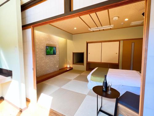 TV a/nebo společenská místnost v ubytování OWL RESORT ARIFUKU ONSEN
