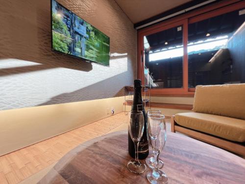 TV a/nebo společenská místnost v ubytování OWL RESORT ARIFUKU ONSEN