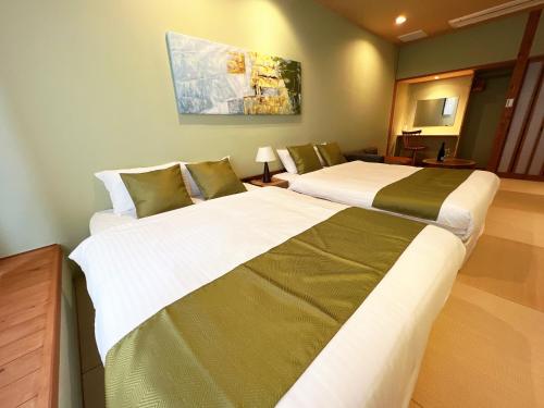 Postel nebo postele na pokoji v ubytování OWL RESORT ARIFUKU ONSEN