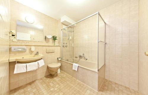 Un baño de Novum Hotel Boulevard Stuttgart City