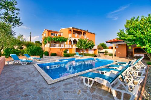 Poolincluded Holiday Home Visocane