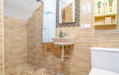A bathroom at Casa Almijara Spainsunrentals 1207