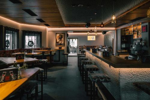 a restaurant with a bar with tables and chairs at B&B Hotel DIE BARBARA in Schladming