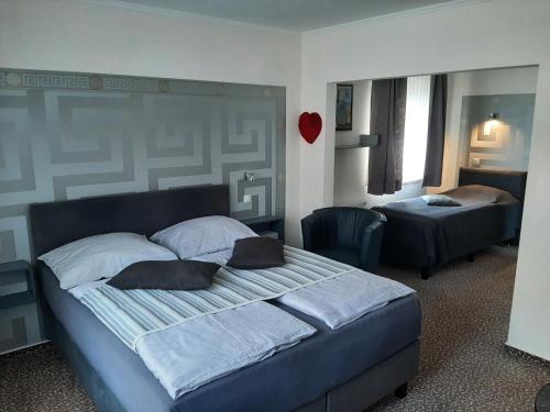 a bedroom with a large bed and a living room at Katharina die Kleine in Bad Zwischenahn