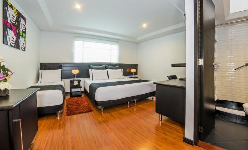Un pat sau paturi într-o cameră la Hotel Classic