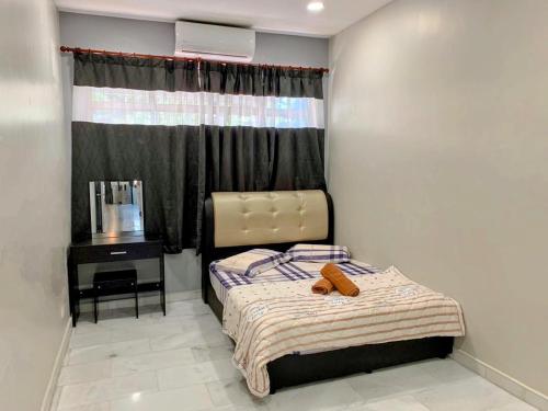 Postel nebo postele na pokoji v ubytování AK Homestay