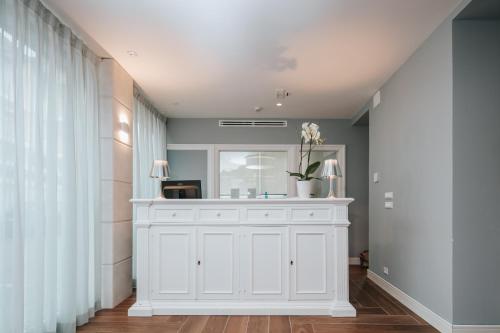 a white cabinet in a hallway with a window at Aparthotel Touring in Grado