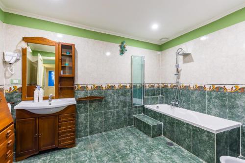 A bathroom at Appartamento a Santa Maria La Nova by Wonderful Italy