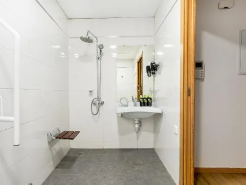 Limehome Madrid San Lorenzo photo 6