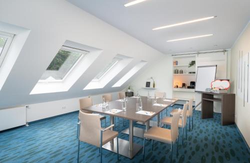 a dining room with a table and chairs at Flussbett Hotel in Gütersloh