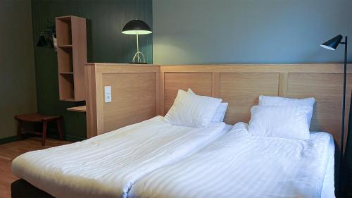 Ein Bett oder Betten in einem Zimmer der Unterkunft Lundsbrunn Resort & Spa