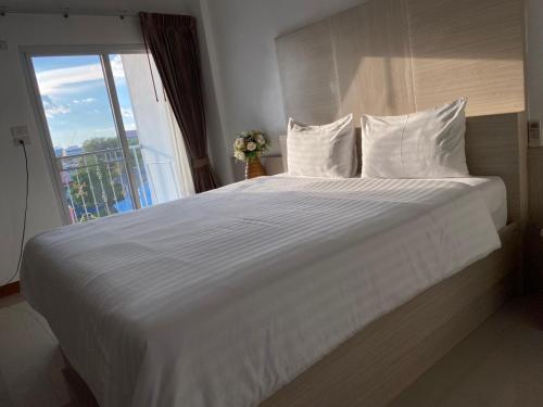 Ketsara Hotelにあるベッド