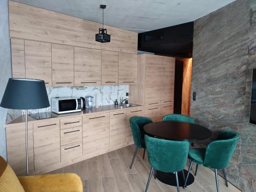 Kuchyňa alebo kuchynka v ubytovaní Apartament 413 Biała Perła
