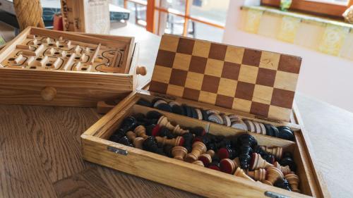 two wooden chests filled with chess pieces on a table at Landhaus Charlotte - Feldblick in Wassersuppe