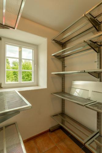 a room with empty shelves and a window at Ferienwohnung Happynest in Birresborn