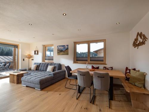 a living room with a couch and a table at Ferienwohnung Bergliebe in Sankt Johann in Tirol