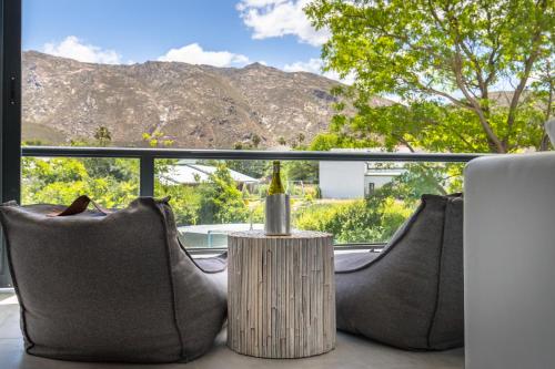 a room with a window with a view of mountains at Mimosa Lodge in Montagu